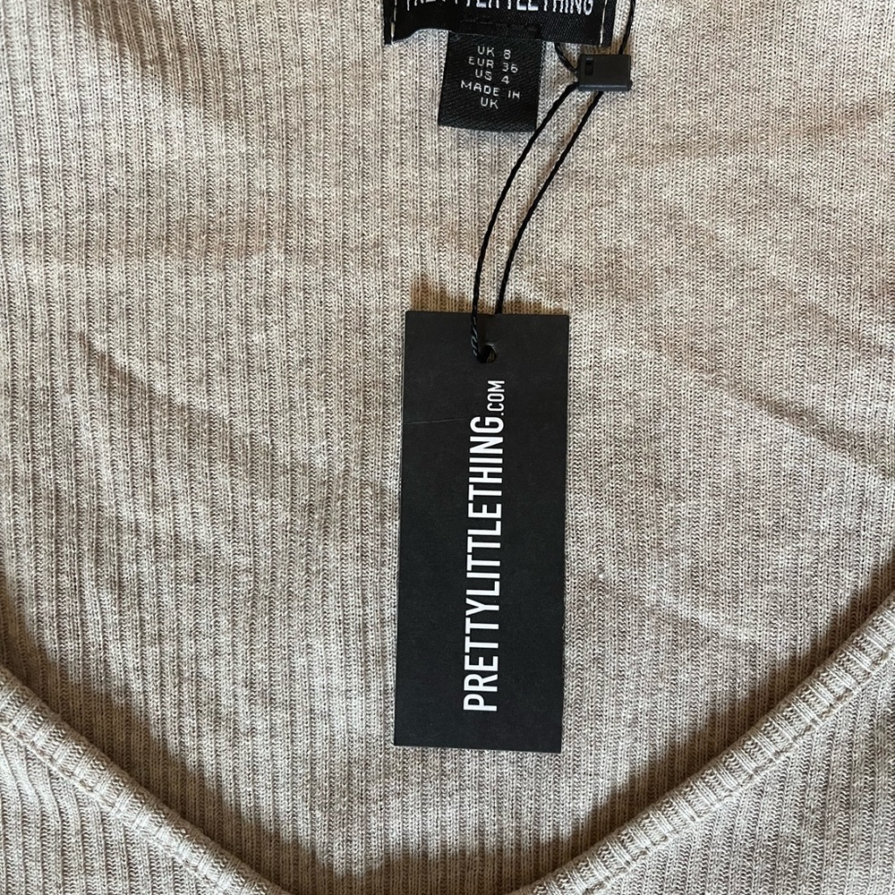 PRETTYLITTLETHING Beige Ribbed V-Neck Knit Top